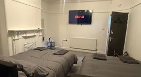 Spacious quadruple near city centre train station & Hospital - Image 2