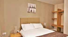 Central Studios Gloucester Place by Roomsbooked - Image 4