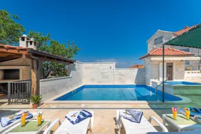 Voll ausgestattetes Ferienhaus mit Grill, Terrasse und privatem Pool | Wasserblick - Image 3