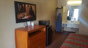 Scottish Inn Knoxville - Image 2