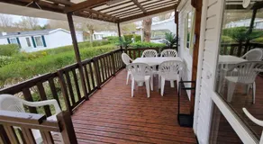 Mobil-home avec grande terrasse - Image 3