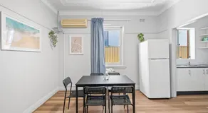 Cozy Queen Room - Close to Eateries & Shops - Shared Bathroom and Amenities - Image 5