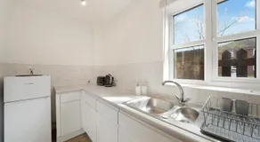 Close to Elstree Spacious One Bedroom Long Stay Welcome - Image 5