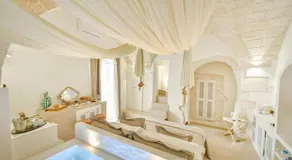Eurydice Suite with Infinity Jacuzzi - Image 3