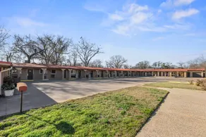 Western Inn by Capital O Cleburne TX - Image 3