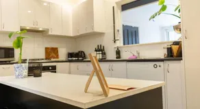 Secluded Hackney Cottage Near Botanic Gardens with Free Parking - Koala Stay - Image 4