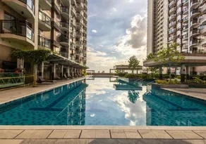 Bayfront Suite in Pasay Near NAIA Terminal, PICC, Star City, MOA and US Embassy - Pet-Friendly, Wi-Fi & Netflix, Free Swimming Pool, Sauna, Work from Home Ready - Image 2