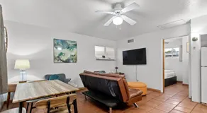 Sunlit Palm Cottage in Uptown Phoenix - Image 3
