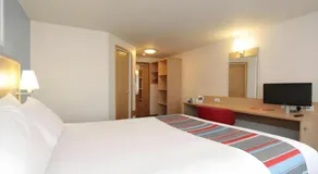 Travelodge Egham - Image 4