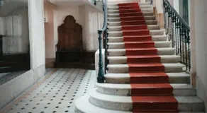 Hyper centre dans ancien palace face aux thermes - Image 3