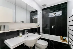 HOLDS - Beautiful Unit in Neutral Bay - Holdsworth St - Image 5