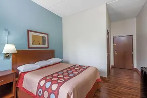 Super 8 by Wyndham Danbury - Image 5