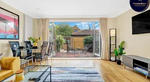 Charming 3 Bedroom House Short Term Rental & Flexible Renting Canary Wharf With Free Wifi & Garden - Image 2