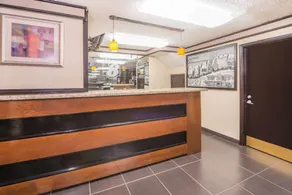 Economy Suites Fairgrounds - Image 3
