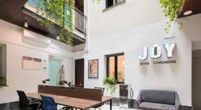 Oasis Backpacker's Hostel Sevilla & Coworking - Image 3