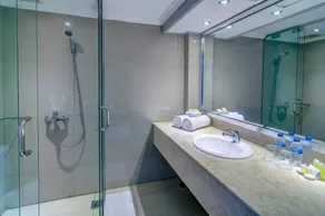 Romantic 1 BR Deluxe Ocean Room #K190 - Image 2