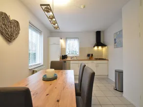 Quaint Holiday Home in Zonnemaire with Roofed Terrace - Image 5