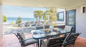Florentine, 8 11 Columbia Close - opposite the beach with Air con and water views - Image 5