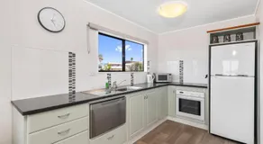 Snells Seaside Bach - Snells Beach Holiday Home - Image 3