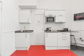 Cosy, Studio in Dudley with Netflix and Parking - Image 2
