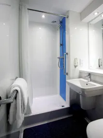 Travelodge Plymouth - Image 5