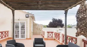 La casa de la tinaja piscina y chimenea by Toledo AP - Image 3