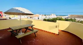 Travellers Guesthouse - Image 4