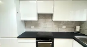 Bright 1 bedroom guest house - Image 5