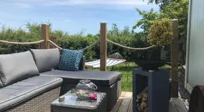 Shepherds Hut with Hot Tub - Image 3