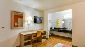 Motel 6-Schiller Park, IL - Chicago O'Hare - Image 2