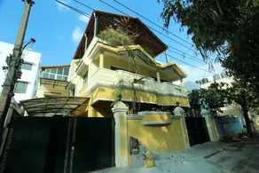 OYO Aiwan E Ashraf Suites Near Snow City - Image 4