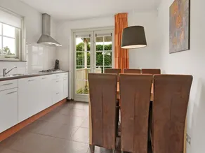 Bungalow in South Holland by the Water - Image 3