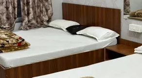 RADHA DEVI GUEST HOUSe - Image 5