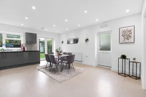 Spacious 4 Bed Semi-Detached Hse  - Image 4
