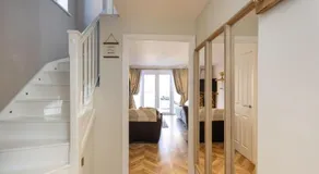 Wheatcroft Sleeps 7 Long Stays Parking and Wi-Fi - Image 3