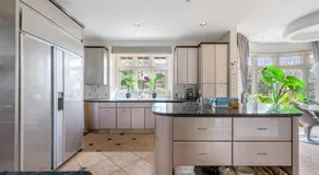 Easeful Room in Kerrisdale Near UBC and Transit - Image 3