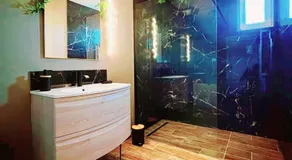 A Fleur de Spa : Maison chaleureuse avec spa privatif et billard. - Image 2