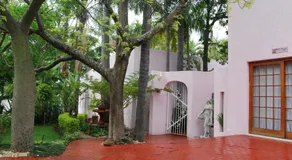 Ronique's Guest House - Image 5