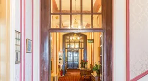 Queens Hotel - Image 3
