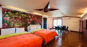 Top Motel - Image 2