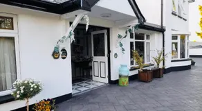 Arch House - Image 5