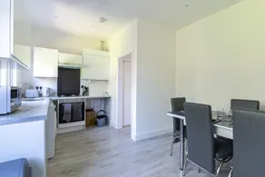 Spacious 3 Bed House Close to Southend Pier - Image 3