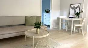 Stylish Flat - Lush Garden Views - Image 2