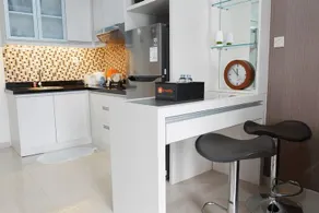 Homey 1BR at The Wave near Epicentrum Kuningan By Travelio - Image 5