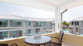 Pacific Blue 245-265 Sandy Point Rd - Dual Key Access, air conditioned unit with resort facilities and linen supplied - Image 4