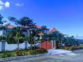 El Plantation Village - Image 2