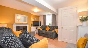 Duke's House, Penrith - Stunning Large Home - Town Centre on your Doorstep - 5 Bedrooms & Sun Trap Garden - Lake District Stay - Image 2