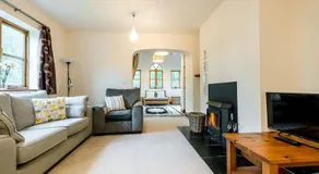 Travel Fox Cottages- Swimming Lake, BBQ Hut, Games Area - Alton Towers - Image 2