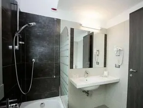 Hotel Artis - Image 5
