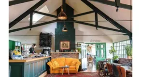 Sleeps 2 -Central Ellesmere -Parking - PetFriendly - Image 2
